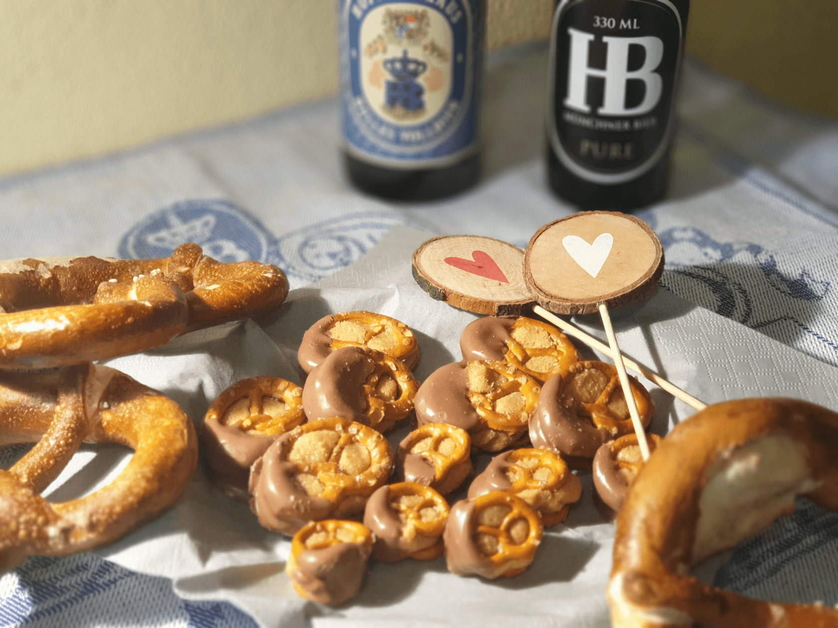 Rezept für Salzige Schoko-Brezn mit Erdnussfuellung